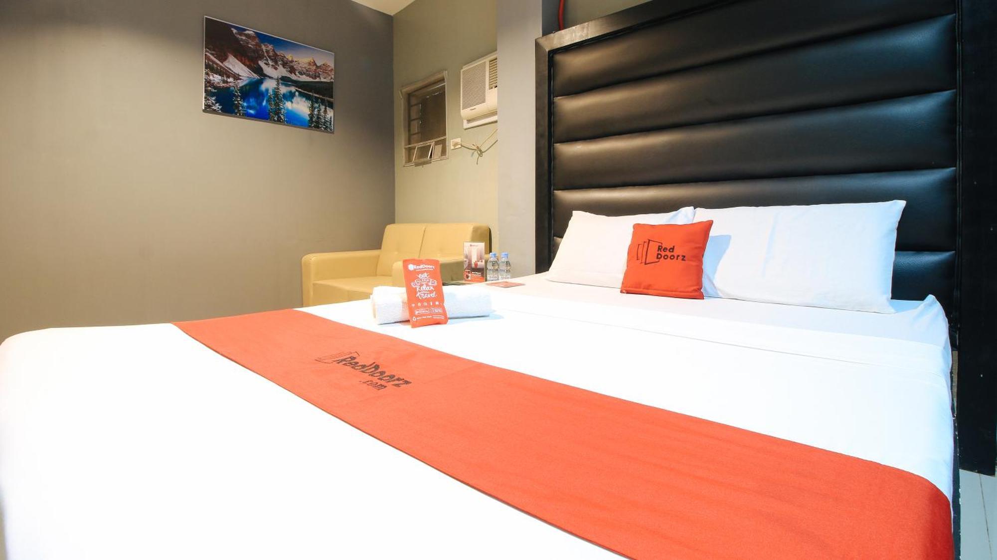 Reddoorz @ P Florentino Street Sampaloc Манила Экстерьер фото