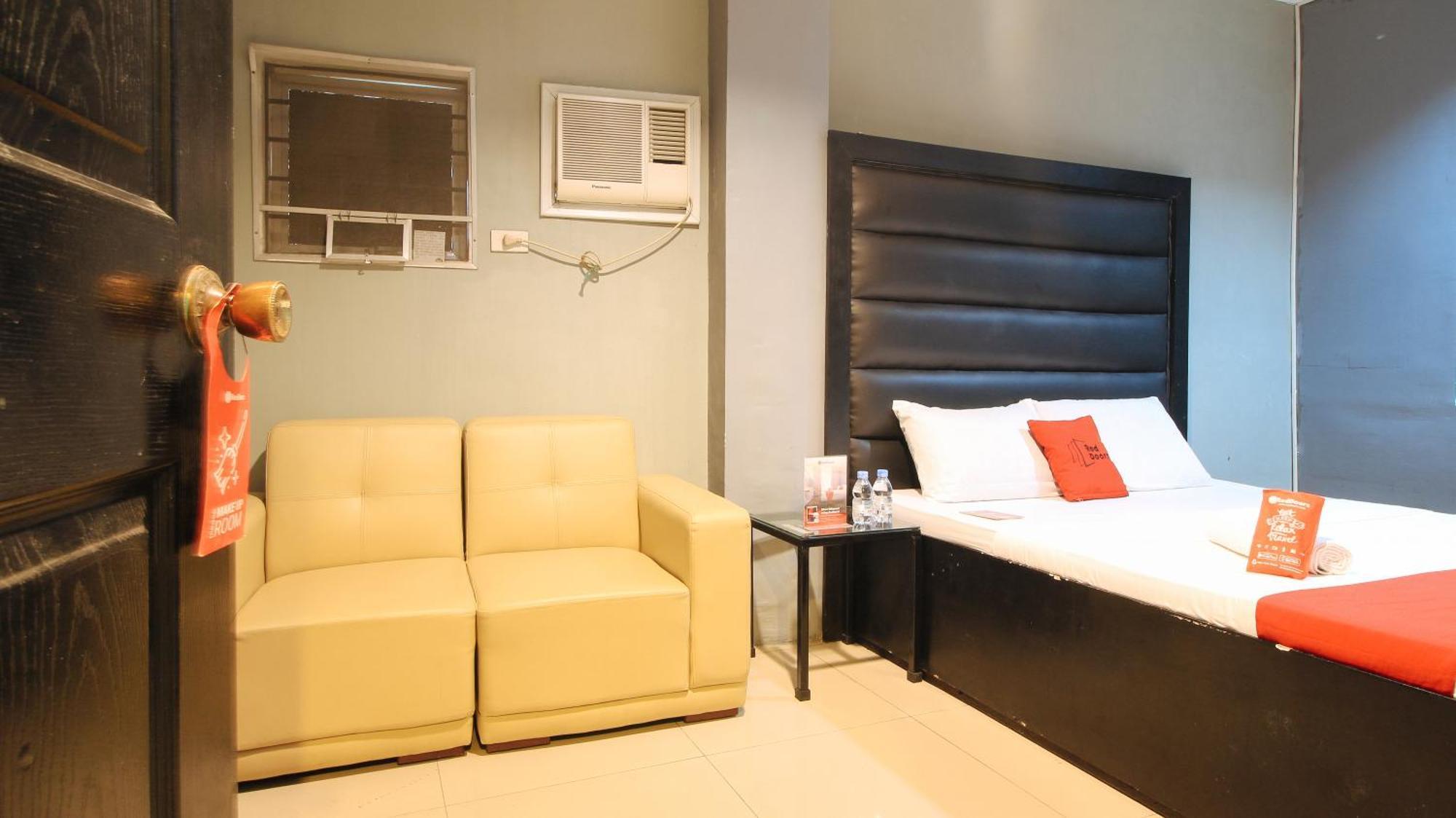 Reddoorz @ P Florentino Street Sampaloc Манила Экстерьер фото