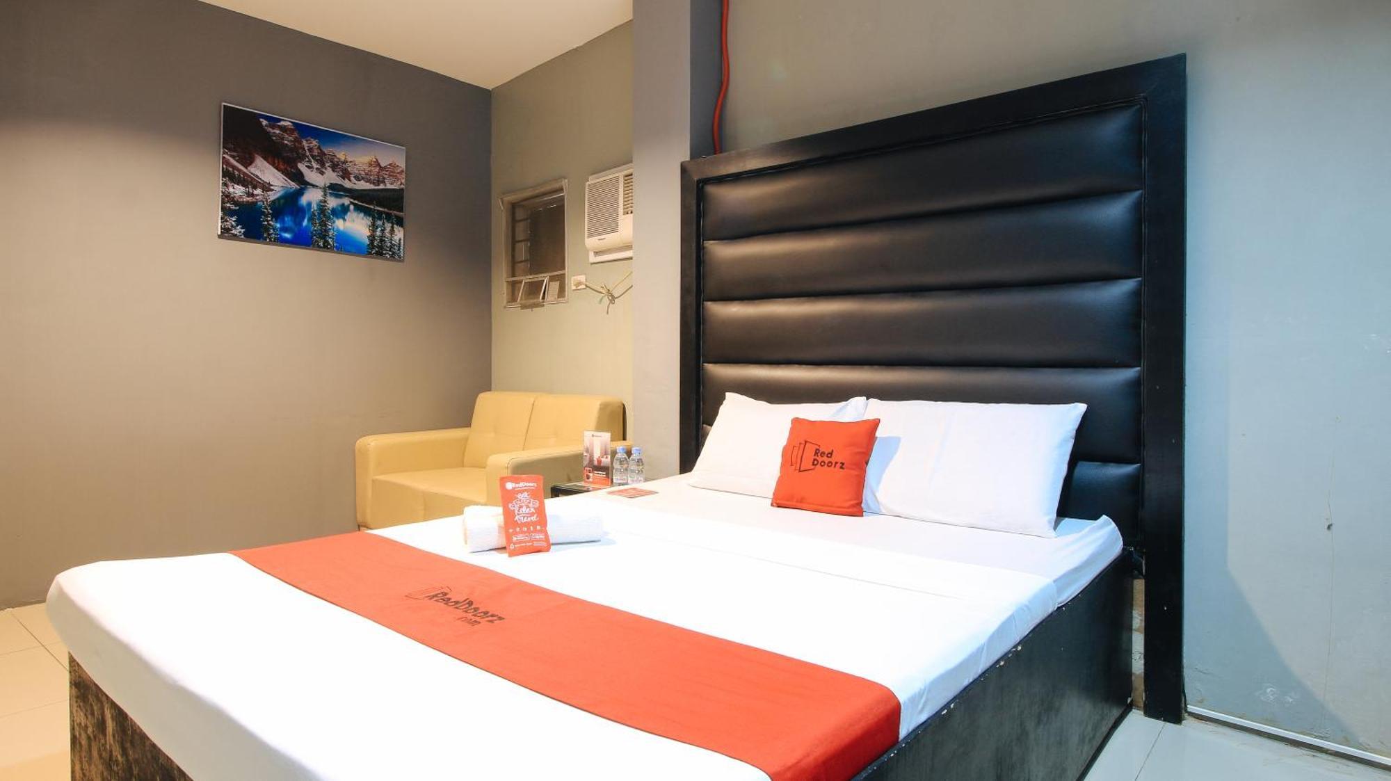 Reddoorz @ P Florentino Street Sampaloc Манила Экстерьер фото