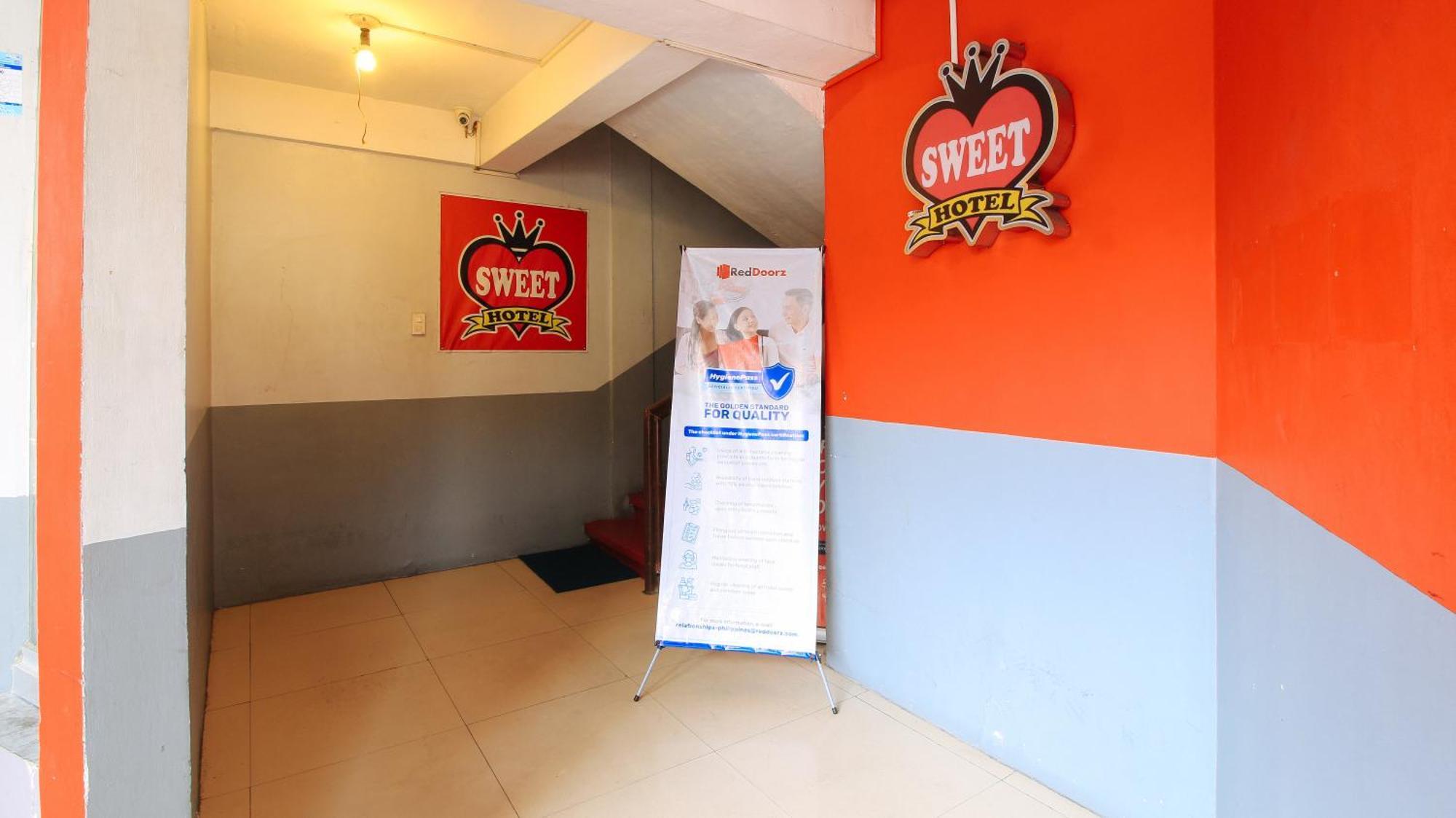 Reddoorz @ P Florentino Street Sampaloc Манила Экстерьер фото